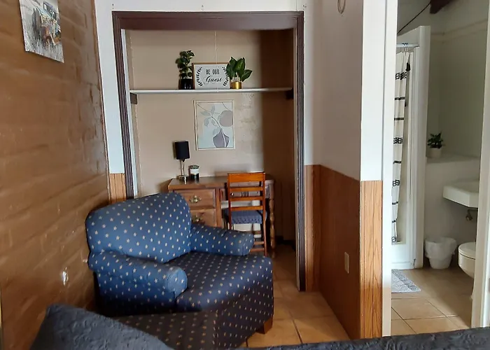 Trail Rider's Motel 2*
